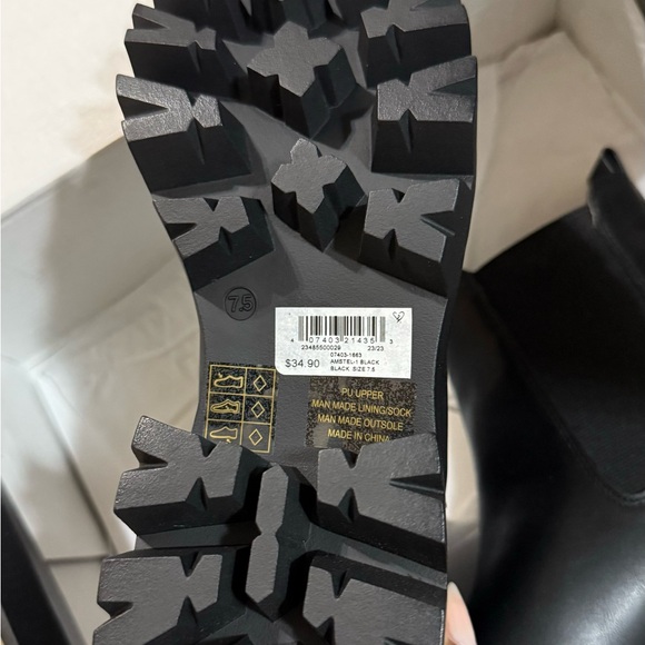 Windsor Boots - Picture 2 of 3